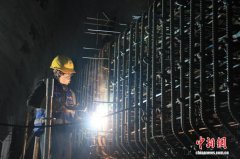 华电金上昌波水电站岩壁